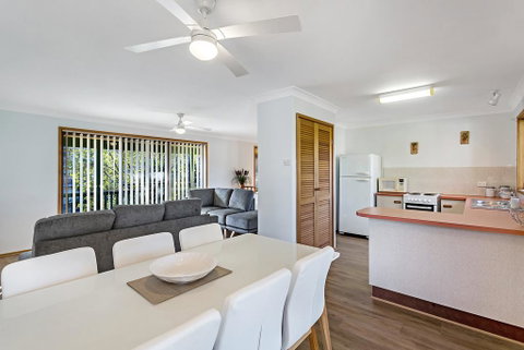 Catalina 12 Holiday House - Walk To Beaches - Australia Accommodation 0