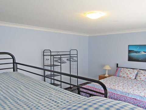 Catalina', 7 Catalina Close - Air Conditioned Large Home With Boat Parking - Australia Accommodation 3