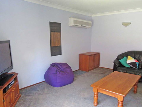 Catalina', 7 Catalina Close - Air Conditioned Large Home With Boat Parking - Australia Accommodation 1