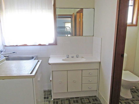 Catalina', 7 Catalina Close - Air Conditioned Large Home With Boat Parking - Australia Accommodation 2