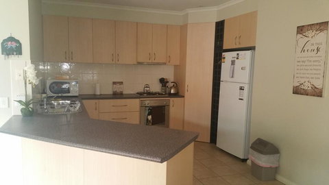 Central 2DYE4 On Annesley - Australia Accommodation 1