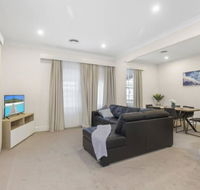 Central and Charming on Wallace - Australia Accommodation