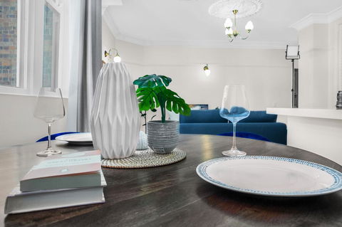 Central Apartment With Spacious Living And Dining - Australia Accommodation 1