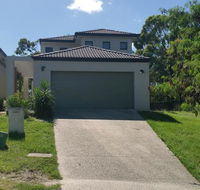 Central Gold Coast Large Modern Elevated House - Australia Accommodation