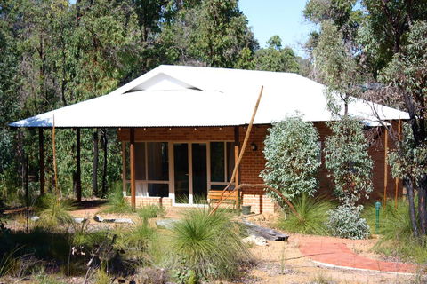 Chalets On Stoneville - Australia Accommodation 0