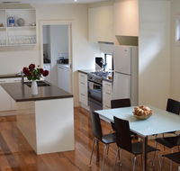Champagne Stays Apartment - Australia Accommodation