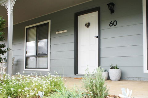 Charlottes Honor - River & Golf Cottage - Australia Accommodation 0