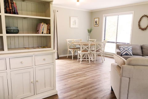 Charlottes Honor - River & Golf Cottage - Australia Accommodation 3