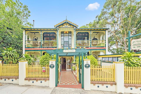 Charrington Hotel - Australia Accommodation 0