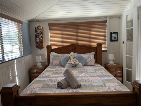 Cherry Blossom Cottage - Australia Accommodation 2