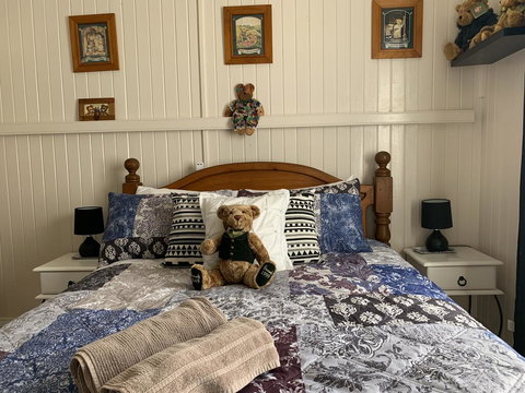 Cherry Blossom Cottage - Australia Accommodation 0