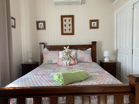 Cherry Blossom Cottage - Australia Accommodation 1