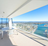 Circle On Cavill 52nd Floor Spacious Skyhome Apartment - Australia Accommodation