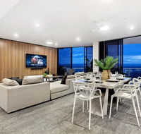 Circle On Cavill Subpenthouse - Australia Accommodation