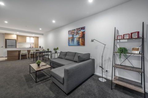 CITY APARTMENT And FREE CITY TOUR BUS NEARBY - Australia Accommodation 3