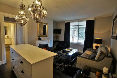 City Life Apartment-full Kitchen & Separate Bedroom - Australia Accommodation 0
