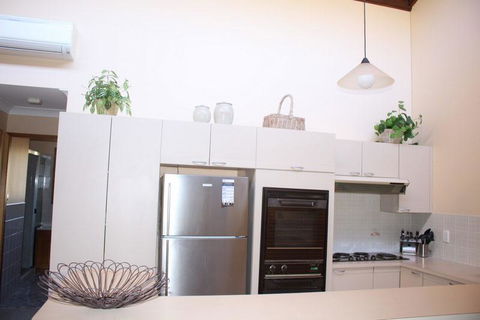 Coastal Retreat Unit 3 - Australia Accommodation 0