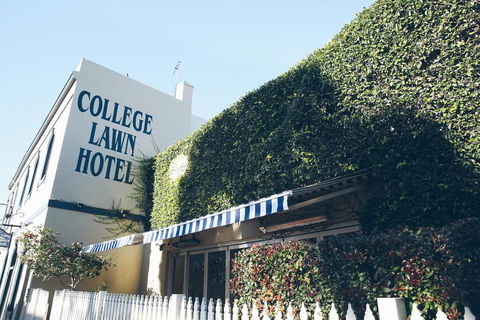 College Lawn Hotel - Australia Accommodation 1