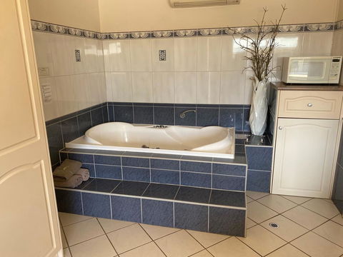 Comfort Inn & Suites Augusta Westside - Australia Accommodation 2