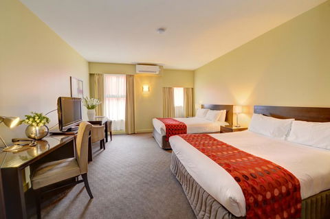 Comfort Inn & Suites City Views - Australia Accommodation 1