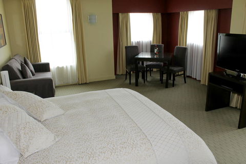 Comfort Inn & Suites City Views - Australia Accommodation 2