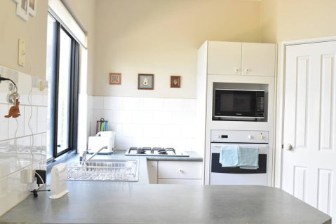 Comfortable 2 Bedroom Unit With Garden - Australia Accommodation 1