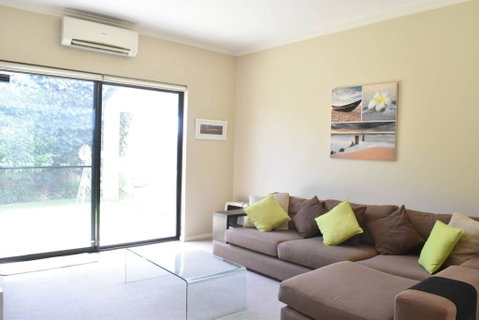 Comfortable 2 Bedroom Unit With Garden - Australia Accommodation 0