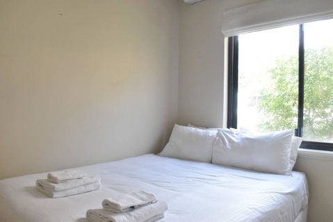 Comfortable 2 Bedroom Unit With Garden - Australia Accommodation 3
