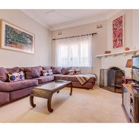 Comfy family home in chill beachside neighbourhood - Australia Accommodation