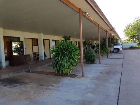 Commercial Hotel - Australia Accommodation 2