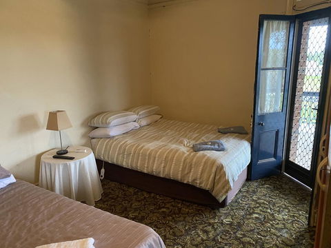 Commercial Hotel Curlewis - Australia Accommodation 2