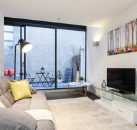 Complete Host AquaLuna Apartments - Australia Accommodation