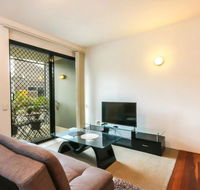 Contemporary 1 Bedroom Teneriffe Apartment with Pool and Gym - Australia Accommodation