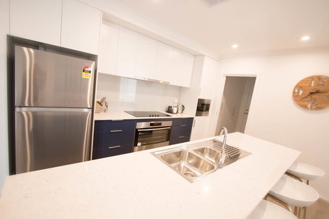 Contemporary Esprit With River Reserve Access - Australia Accommodation 3