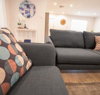 Contemporary Esprit with river reserve access - Australia Accommodation