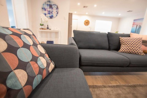 Contemporary Esprit With River Reserve Access - Australia Accommodation 0