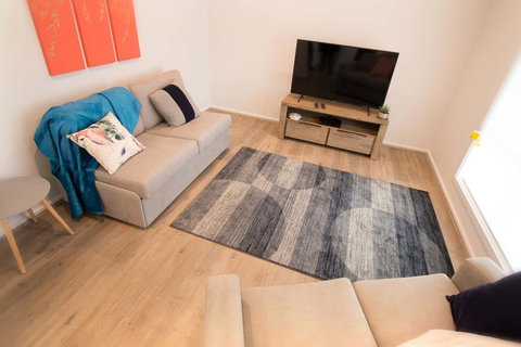 Contemporary Esprit With River Reserve Access - Australia Accommodation 2