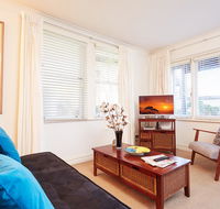 Convenient Studio With Lovely Courtyard - Australia Accommodation