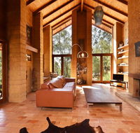 Corymbia Cottage - unique quirky private a guest favourite - Australia Accommodation