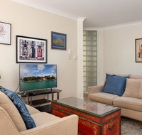 Cosy Family Apartment with Parking and Balconies - Australia Accommodation