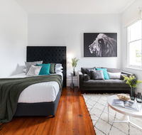 Cosy nook in inner-city Victorian mansion - Australia Accommodation