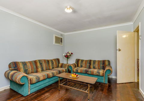 Cosy, Neat And Convenient Holiday House - Australia Accommodation 1