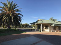 Country Gardens Motor Inn