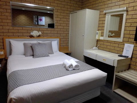 Country Home Motor Inn - Australia Accommodation 0