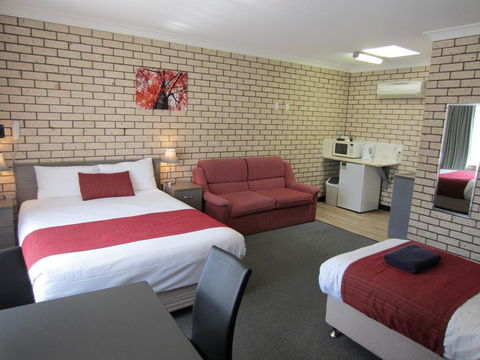 Cowra Crest Motel - Australia Accommodation 2