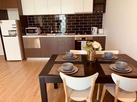 Cozy & Brand New Apt In The Heart Of Western - Australia Accommodation 2
