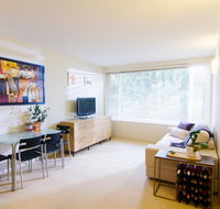 Cozy One Bedroom Apartment in Waverton - Australia Accommodation