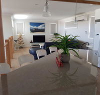 Cozzys Condo Luxury Beach House - Australia Accommodation