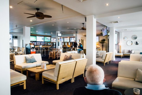 Crossroads Hotel - Australia Accommodation 2