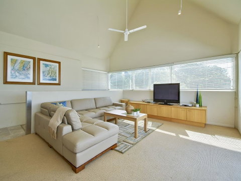 Crows Nest - Australia Accommodation 1